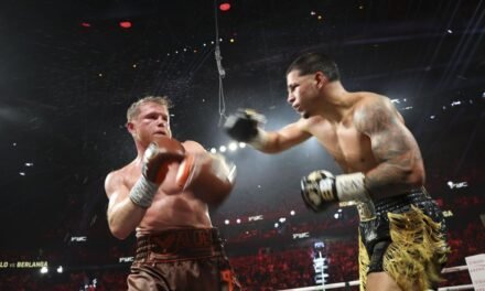 El ‘Canelo’ Álvarez vence por votación unánime a Berlanga y retiene sus títulos mundiales