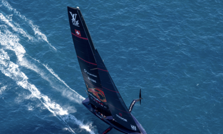 El Alinghi ha vuelto a navegar en Barcelona tras la derrota en semifinales de la Copa del América