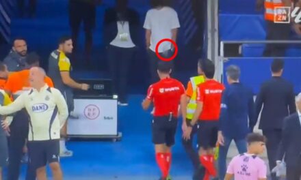 El árbitro del Espanyol-Villarreal, agredido por el lanzamiento de una botella