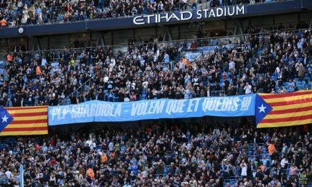 La singular manera con la que los aficionados del City le piden en catalán a Guardiola que se quede