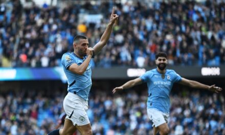 Liverpool, Manchester City y Arsenal mantienen el pulso en la Premier