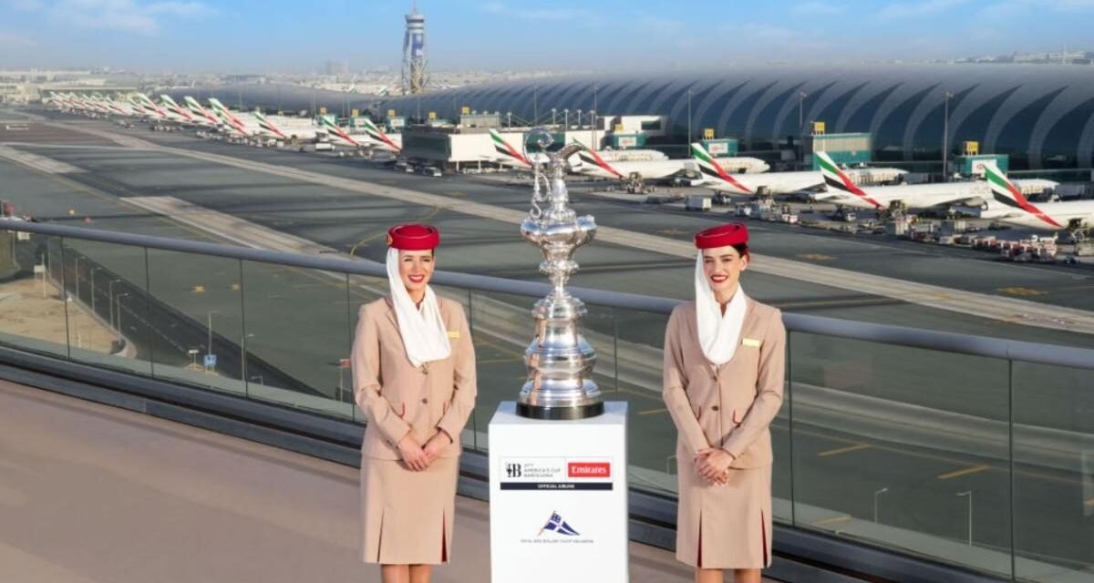 El trofeo de la Copa del América llega a Barcelona antes del inicio de la gran final