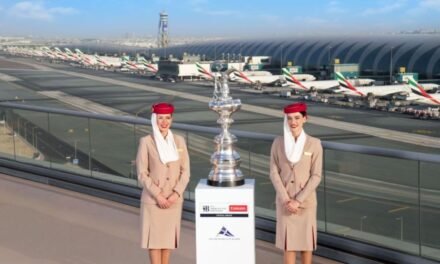 El trofeo de la Copa del América llega a Barcelona antes del inicio de la gran final