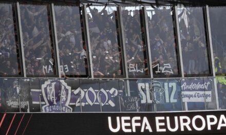 La UEFA sanciona al Anderlecht por el comportamiento de sus ultras en Anoeta