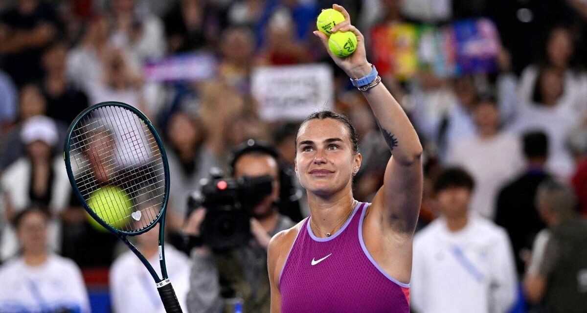 El polémico gesto de la tenista Sabalenka con una niña recogepelotas por el que fue abucheada