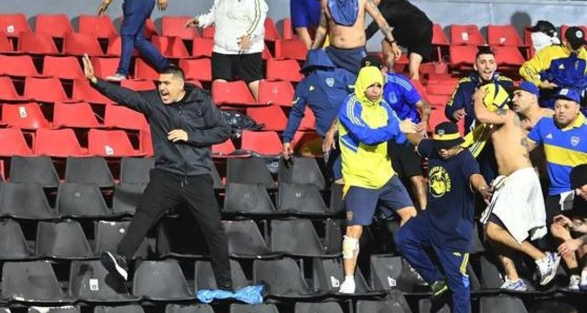 Riquelme se juega el tipo para parar una pelea entre policías y ultras de Boca