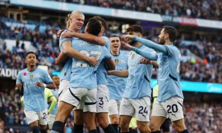 Haaland mete presión al Liverpool y el City duerme líder