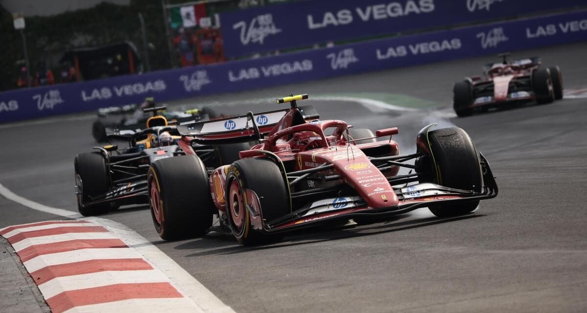 Sainz logra su victoria ‘de despedida’ de Ferrari con un adelantamiento brutal sobre Verstappen