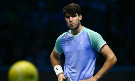 Alcaraz cede ante un poderoso Zverev y queda eliminado en el ATP Finals