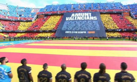 El fútbol vuelve a Mestalla con un emotivo homenaje a las 223 víctimas y los damnificados de la dana