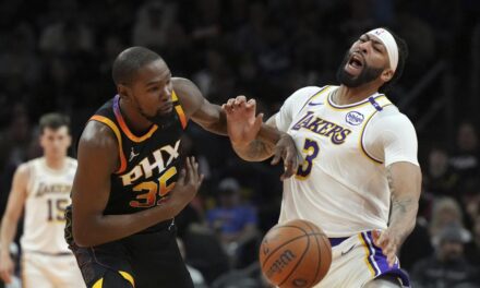 Los Lakers se complican su futuro en la NBA Cup tras ser vapuleados por los Suns de Durant