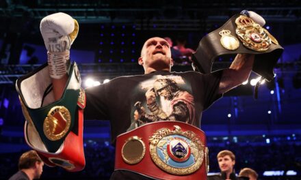 Usyk conserva sus títulos mundiales de pesos pesados tras ganar a los puntos a Fury