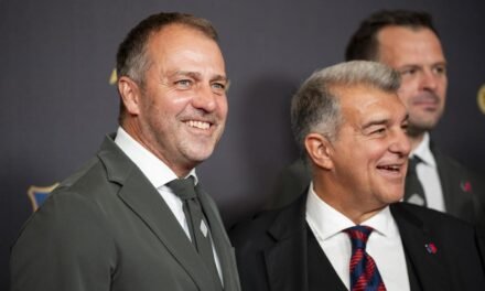 Laporta se reúne con Flick para detallarle los planes para inscribir a Olmo y Pau Víctor
