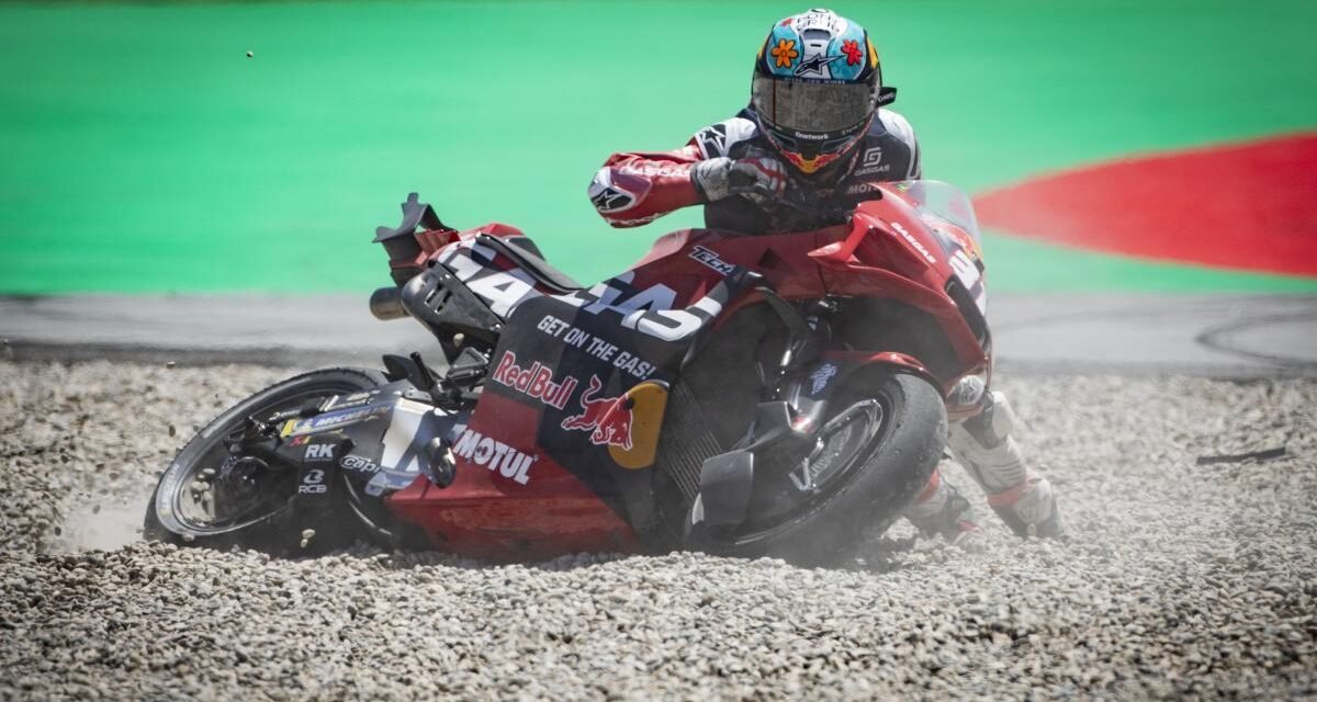 Pedro Acosta birla otro registro a Marc Márquez