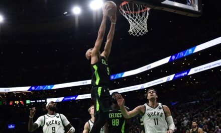 Los Celtics imponen su ley ante los Bucks e incrementan la presión sobre los Cavaliers
