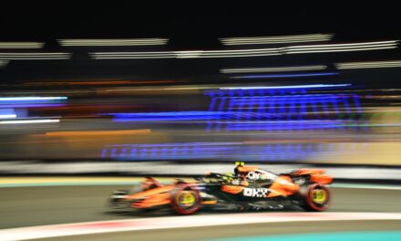 Los McLaren toman ventaja en el duelo final por el título de Constructores ante Ferrari, con Sainz tercero