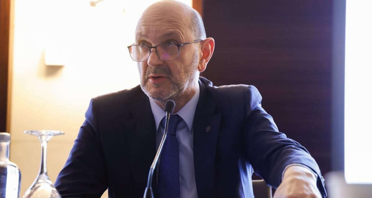 Rafael Louzán sucede a Pedro Rocha