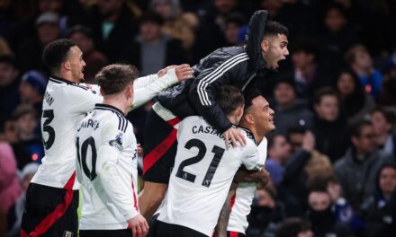 El Fulham gana al Chelsea y el Liverpool al Leicester