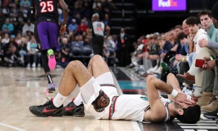 Los Grizzlies pasan por encima de los Raptors pero pierden a Aldama por lesión