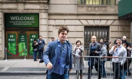 El campeón Magnus Carlsen abandona el mundial porque no le dejaron jugar en vaqueros