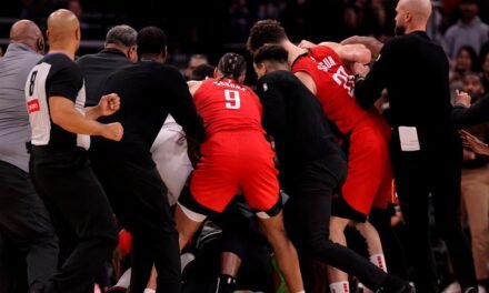 Una nueva trifulca en la NBA entre los Rockets y Heat acaba con seis expulsados
