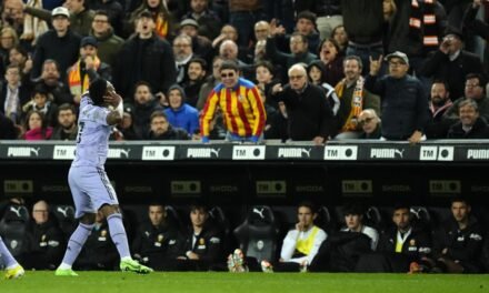 Un Valencia a la deriva se cita con Vinícius