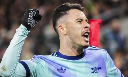 El Arsenal remonta al Brentford para seguir segundo