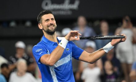 Djokovic avanza a cuartos de Brisbane con su vigésima victoria sobre Monfils