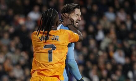 Vinícius, expulsado en Mestalla por agresión a Dimitrievski