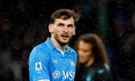 Kvaratskhelia pone rumbo al PSG