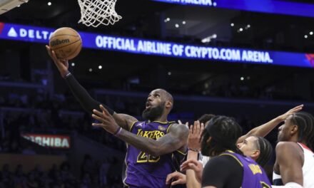 LeBron se carga a la espalda a los Lakers ante los Wizards con un triple-doble