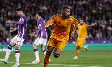 El Real Madrid gana en Zorrilla con el primer hat trick de Mbappé