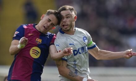 Gavi, trasladado al hospital tras chocar cabeza con cabeza con un jugador del Alavés