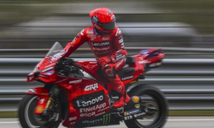 Marc Márquez estrena el curso con Ducati con el segundo puesto, pegado al más veloz