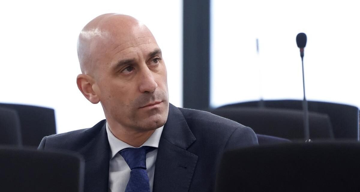 Luis Rubiales, condenado a 10.800 euros de multa por el beso a Jenni Hermoso