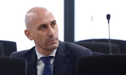 Luis Rubiales, condenado a 10.800 euros de multa por el beso a Jenni Hermoso