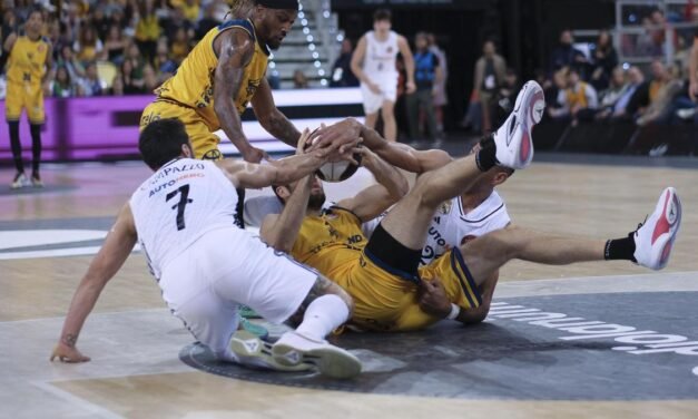 El Real Madrid acelera a tiempo para citarse con el Unicaja en la final