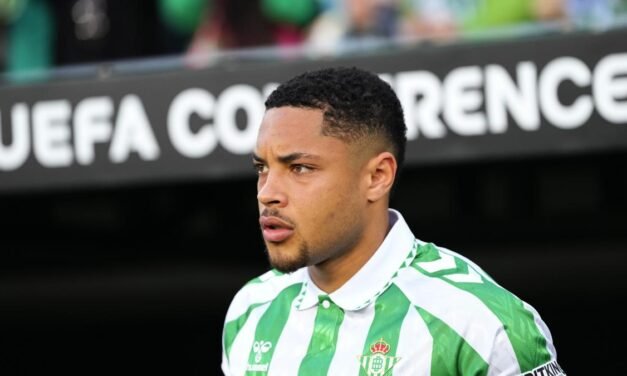 Vitor Roque rompe su cesión al Betis para irse al Palmeiras
