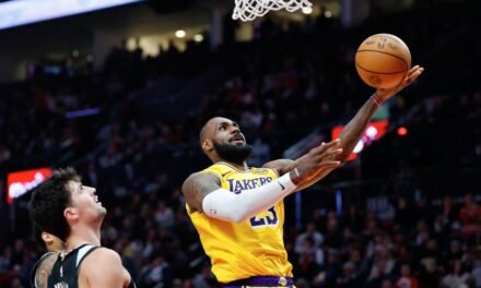 LeBron James, 40 puntos a sus 40 años