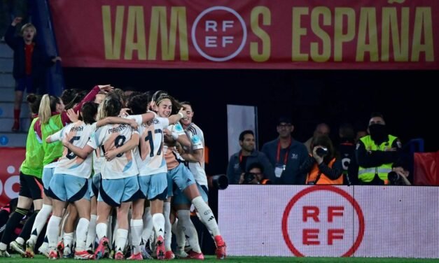 España inicia la defensa de la Nations League con una remontada en el añadido ante Bélgica