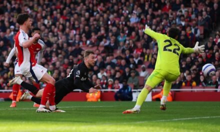 El Arsenal se la pega en casa y le pone la alfombra roja al Liverpool