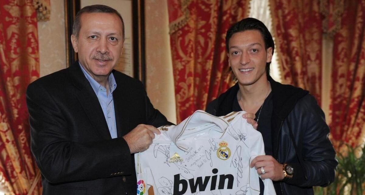 Mesut Özil, exjugador del Madrid, elegido miembro del ejecutivo del partido de Erdogan