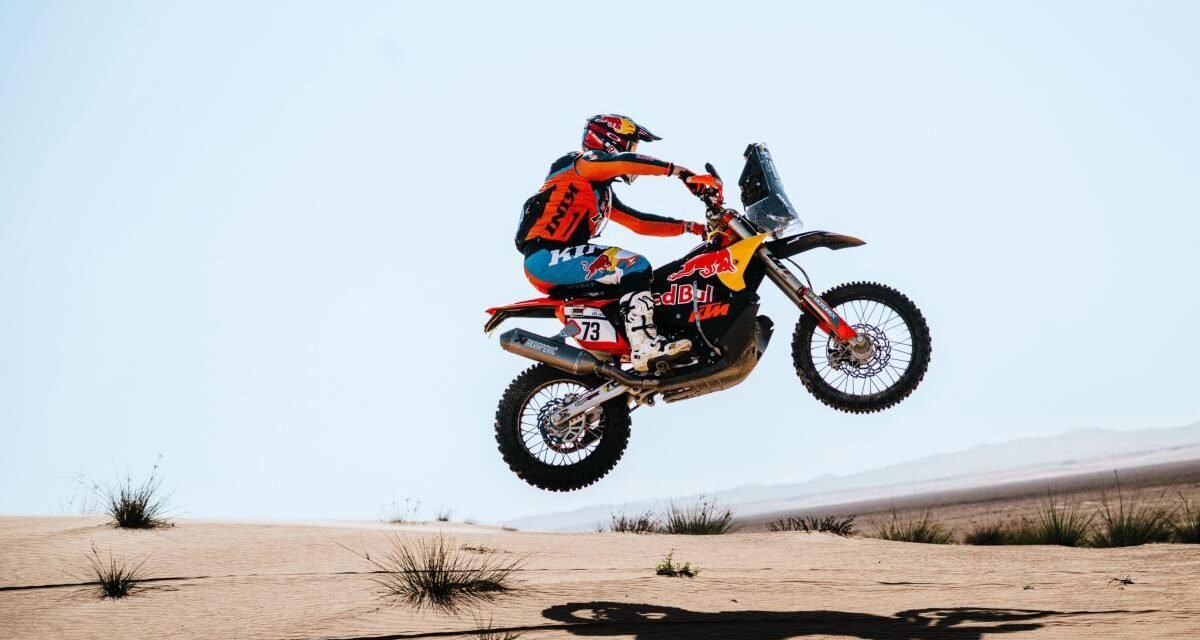 La joven joya del Dakar, Edgar Canet, se rompe un codo en el raid de Abu Dabi