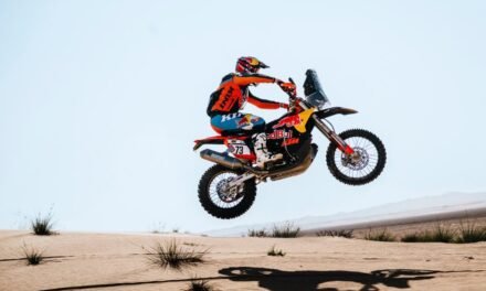 La joven joya del Dakar, Edgar Canet, se rompe un codo en el raid de Abu Dabi