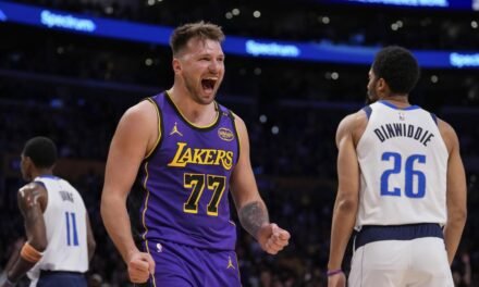 Doncic se toma la revancha ante los Dallas Mavericks con su primer triple-doble con los Lakers