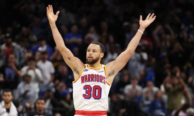 Stephen Curry logra una de las mejores marcas en una década: 12 triples y 56 puntos