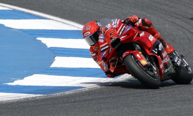 Marc Márquez empieza a pasar el rodillo: ‘pole’ y victoria en la Sprint sin despeinarse