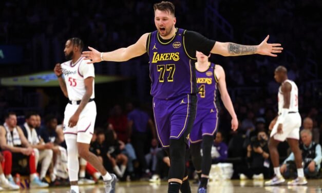 Doncic se regala el derbi ante Clippers por su cumpleaños y los Cavs asaltan Boston