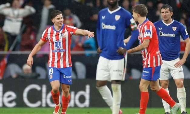 Julián Alvarez y los palos marcan la diferencia y el Atlético duerme líder