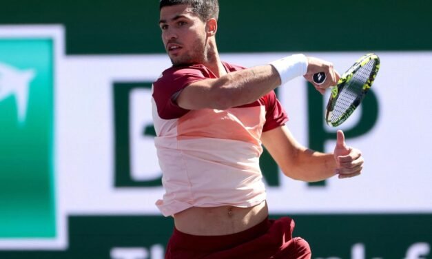 Alcaraz empieza fino su defensa del título y Djokovic dice adiós a Indian Wells